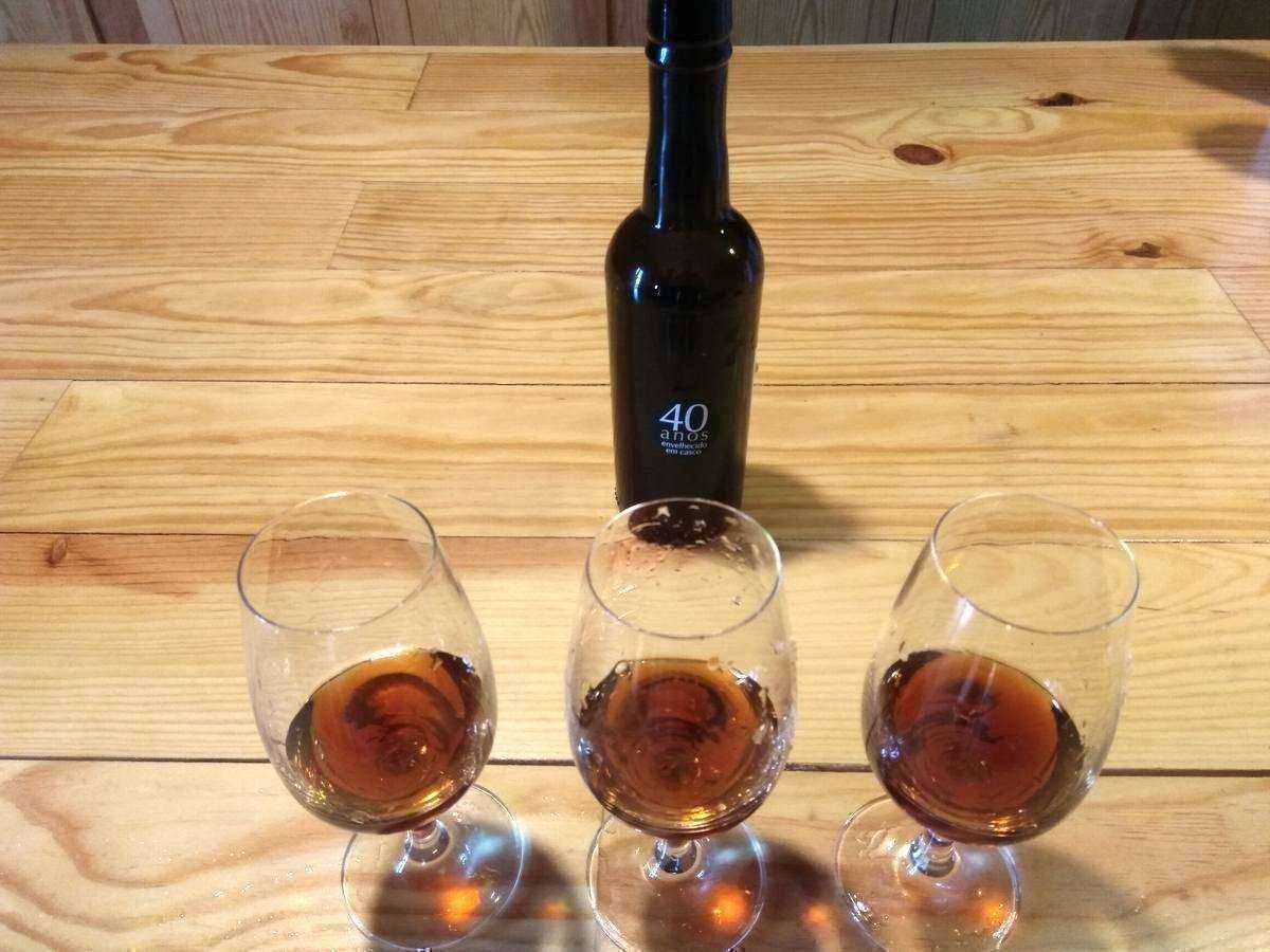 dégustation d'un PORTO ROUGE 40 ANS