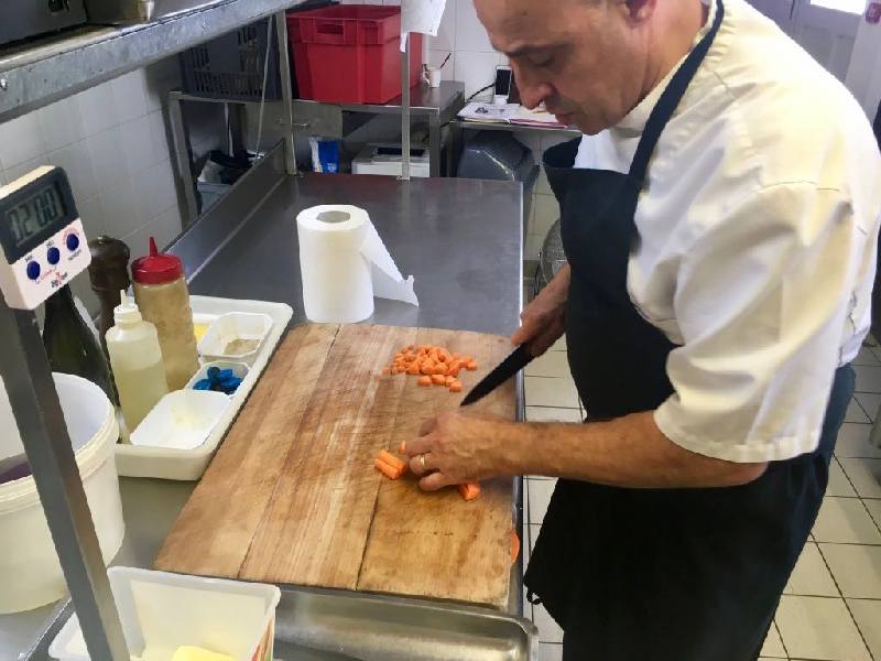 Cut the carrot into 4, then into small cubes.