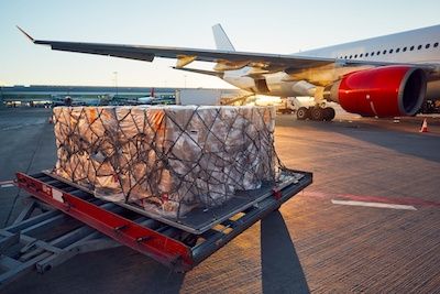 transporte-de-bienes-en-avion